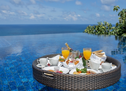 フローティングブレックファースト