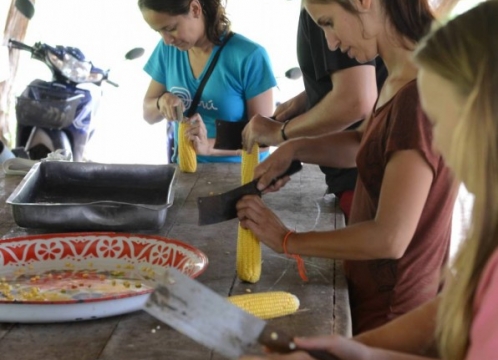 エレファントワールドでボランティア活動