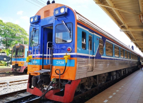 ピサヌローク駅 到着