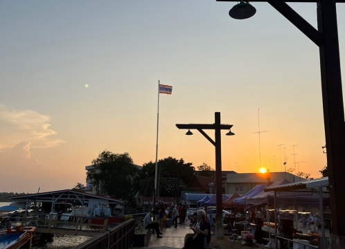 水上マーケット