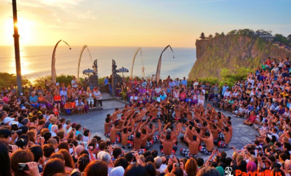 【冬休み早割♪】ウルワツ寺院の絶景サンセットとケチャックダンス観賞＆選べる夕食(シーフードBBQ・ロブスター)