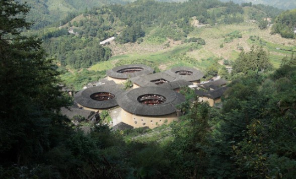 2つの世界文化遺産を1度に制覇、コロンス島＆福建土楼を楽しむ厦門1泊2日＜高速鉄道/食事付き/選べるホテルクラス/日本語ガイド＞