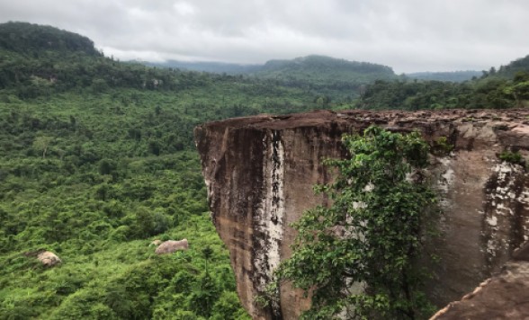 プノン・クーレン遺跡と森林浴ウォーキング1日ツアー<日本語ガイド>
