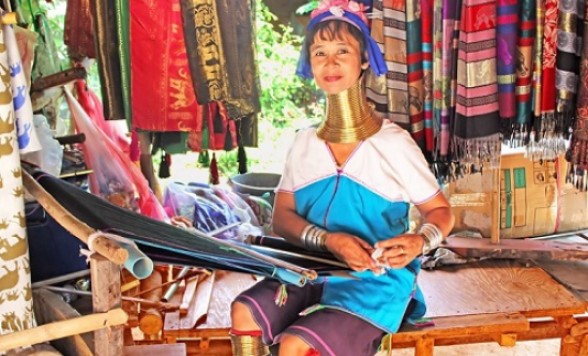 貸切プラン！本格象乗り体験 + 首長族村 訪問