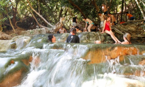 クロントム温泉とエメラルドプール