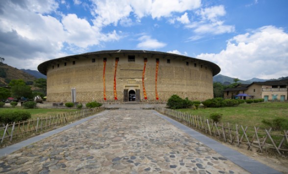 フォトジェニックな巨大集合住宅、世界文化遺産・福建土楼日帰りツアー ＜午後/現地発着/軽食付き/日本語ガイド＞