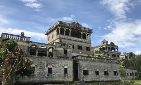 田園風景にそびえ立つ洋風楼閣の美、世界文化遺産・開平日帰りツアー ＜終日/高速鉄道/昼食付き/日本語ガイド＞