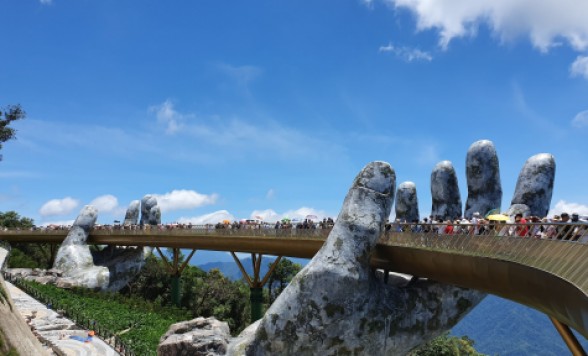 【ダナン】巨人の手の橋「サンワールド・バーナーヒルズ」テーマパークでフォトジェニック巡り1日ツアー