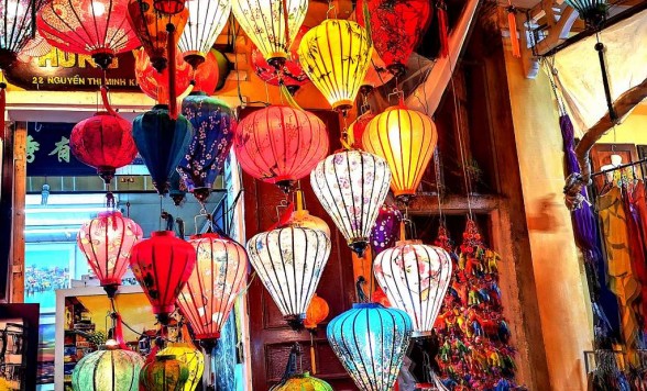 【ダナン】幻想的な世界へ ホイアン夜景観賞ツアー