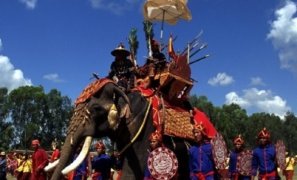 11月18日(土)発 スリンの象祭り1泊2日！ピマーイ＆パノムルン遺跡観光付き