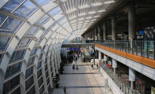 深セン郊外ー香港国際空港 送迎車手配＜ガイド付き選択可/ワゴン・マイクロバス・大型バス＞