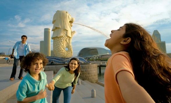 シンガポール市内観光＜ミシュラン1つ星を獲得したプラナカン料理の名店「キャンドルナッツ」でのランチ付プランあり＞