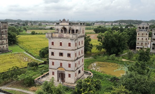 田園風景にそびえ立つ洋風楼閣の美、世界文化遺産・開平日帰りツアー ＜終日/高速鉄道/昼食付き/日本語ガイド＞