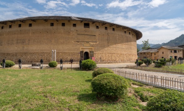 フォトジェニックな巨大集合住宅、世界文化遺産・福建土楼日帰りツアー ＜終日/高速鉄道/昼食付き/日本語ガイド＞