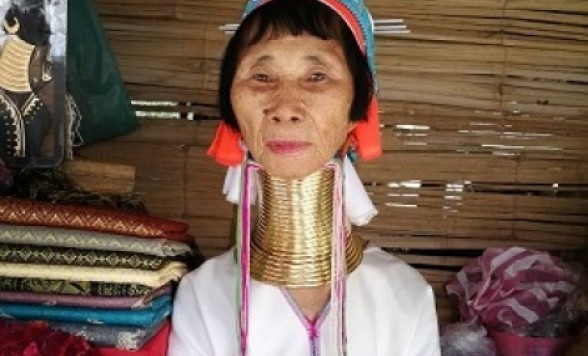 【チェンマイ】 本格象乗り＆首長族訪問 1泊2日