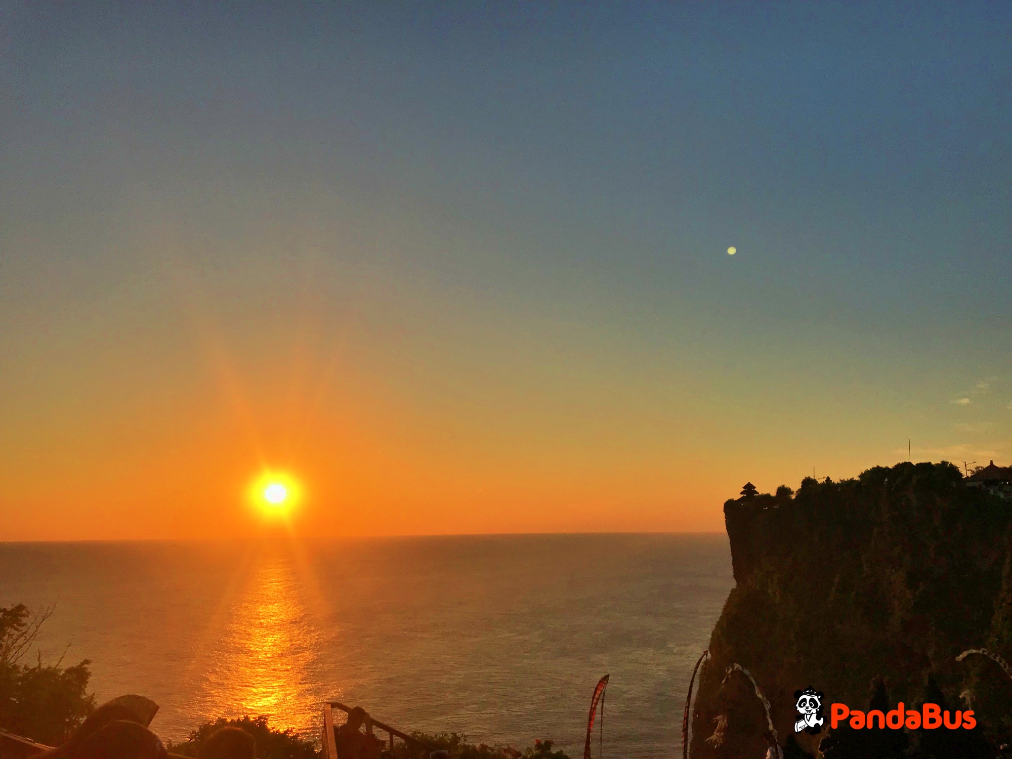 ウルワツ寺院着・絶景の夕日観賞