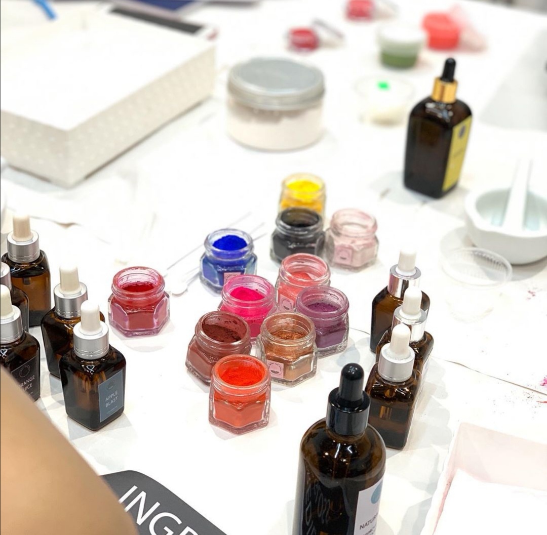 ワクワク！オリジナル リップスティック＆グロス作りスタート