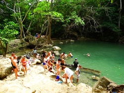 一つ目の滝へご案内後、自由行動