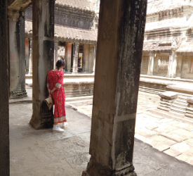 アンコールワットの十字回廊をご案内いたします