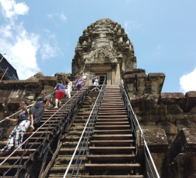 アンコールワットの第三回廊をご案内します