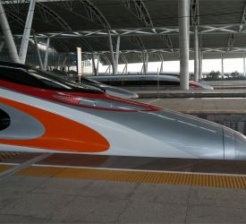 高速鉄道【G6584】⇒【D1826】にご乗車になり、桂林西駅へ向けて出発