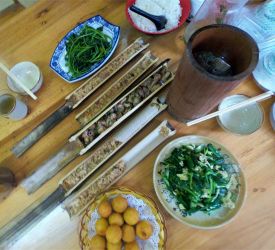 龍勝少数民族の郷土料理の昼食