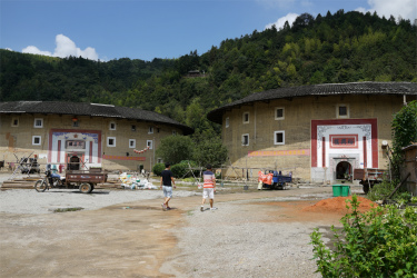 世界遺産・福建土楼の一つ、「田螺坑土楼群」到着