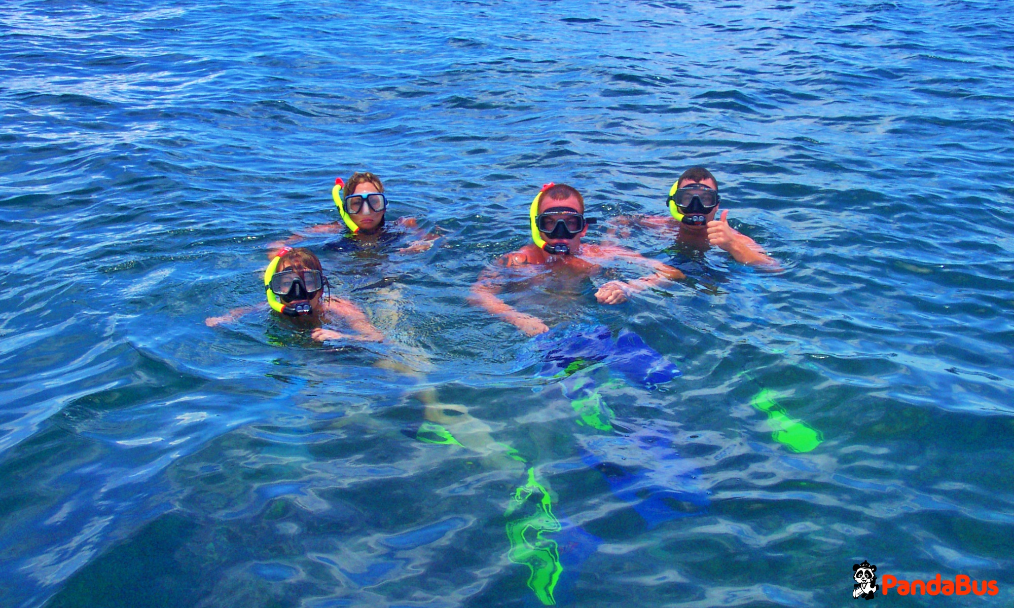 専用車にてヌサドゥアビーチへご送迎。