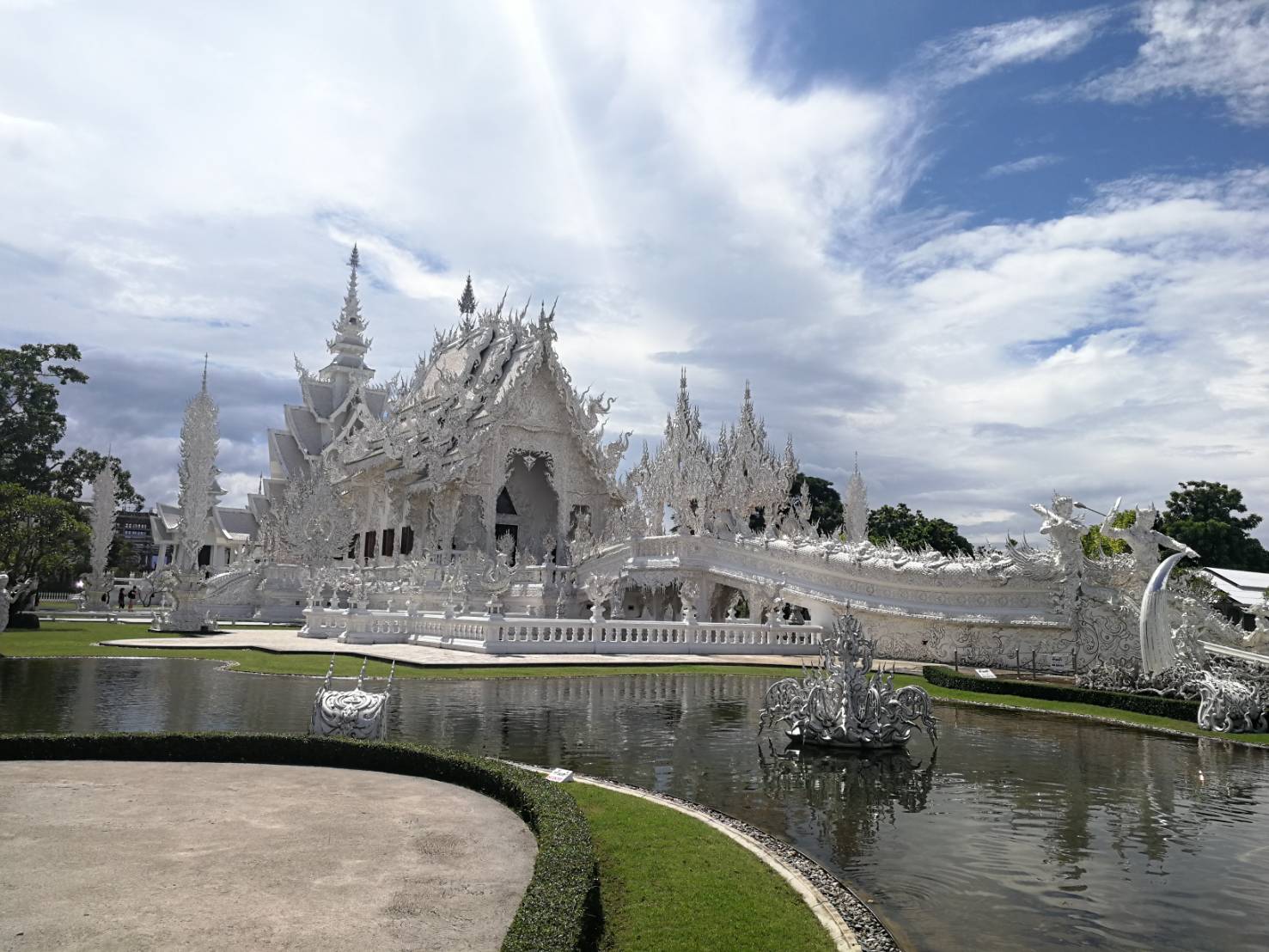 ワットロンクン（ホワイトテンプル）見学