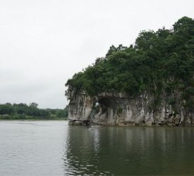 桂林のシンボルと言われる「象鼻山」へご案内