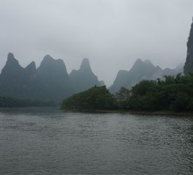 山水画の世界にようこそ！ 約4時間の漓江下りをお楽しみください