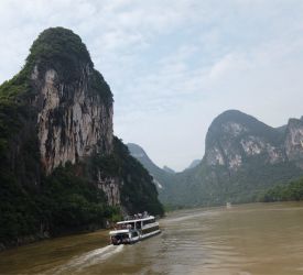 山水画の世界にようこそ！ 約4時間の漓江下りをお楽しみください