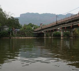 錦江下りで「水上丹霞」をご鑑賞