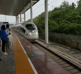 高速鉄道【G1035】にご乗車になり、深セン北駅へ向けて出発