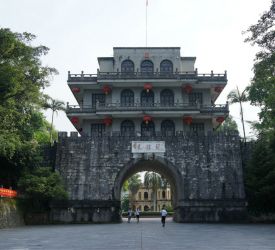 中国とベトナムとの国境「友誼関」へご案内