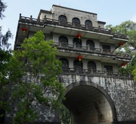 中国とベトナムとの国境「友誼関」へご案内