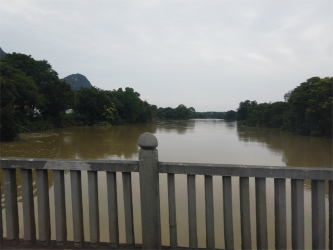 桂林市内へ向け出発