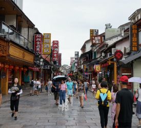 終着地・陽朔 到着 　特徴的な山々に囲まれた陽朔西街を散策観光