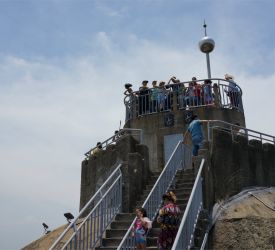 コロンス島と対岸の厦門の街並みを一望できる「日光岩」見学