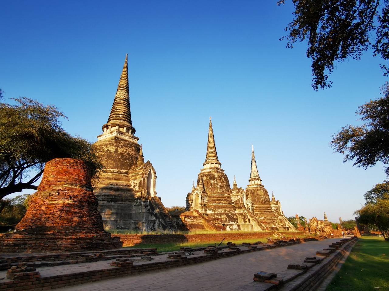 クメール様式の美しい寺院「ワットチャイワッタナラーム」