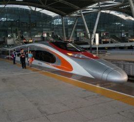 高速鉄道【G6586】にご乗車になり、広州南駅へ向けて出発