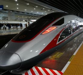 高速鉄道【D1826】にご乗車になり、桂林西駅へ向けて出発