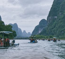 いかだ船に乗って、漓江下りのハイライト観光