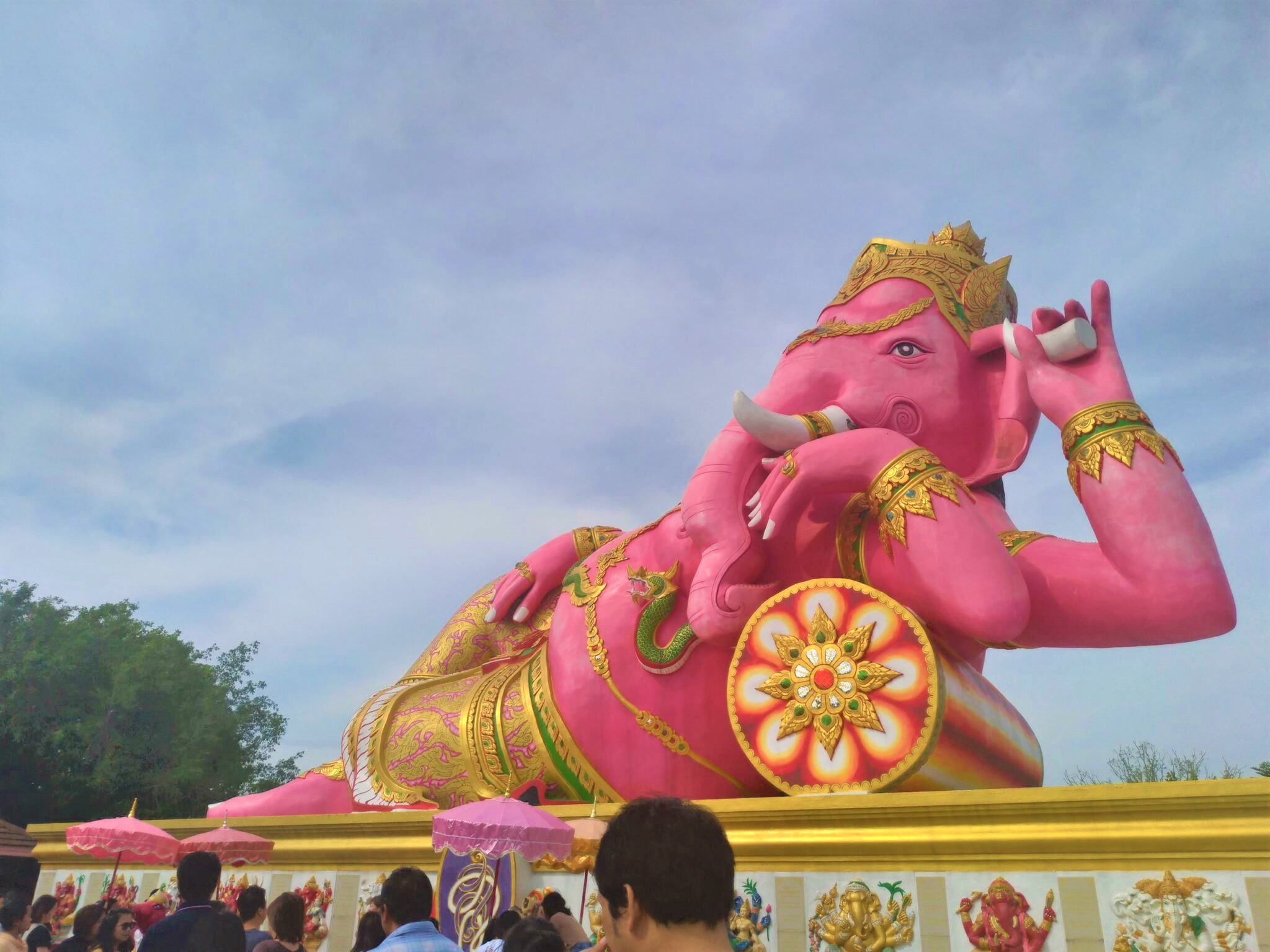 巨大なピンクガネーシャ(ワット・サマーン・ラッタナーラーム)到着
