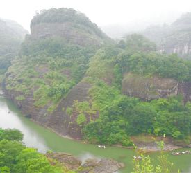 「天游峰」から見下ろす九曲渓の絶景をお楽しみください