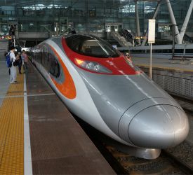 高速鉄道【G1008】⇒【D7467】にご乗車になり、開平南駅へ向けて出発