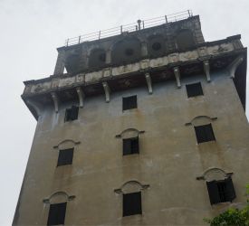 竹林に囲まれた、世界一美しい村といわれる「馬降龍村」へ