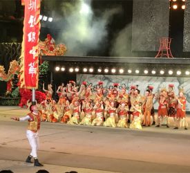 民俗文化村内、鳳凰広場にて「ナイトファンタジー（龍鳳舞中華）」鑑賞