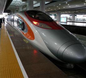 高速鉄道【G6527】にご乗車になり、深セン北駅へ向けて出発