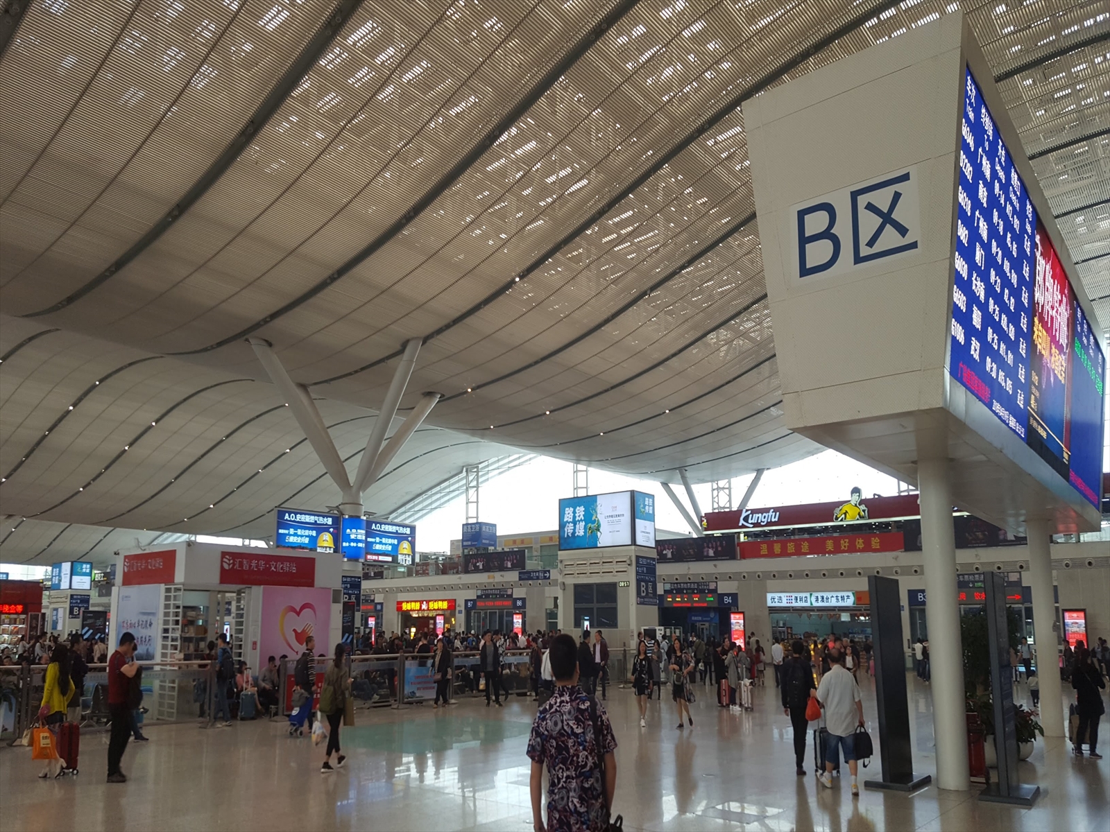 深セン北駅 到着